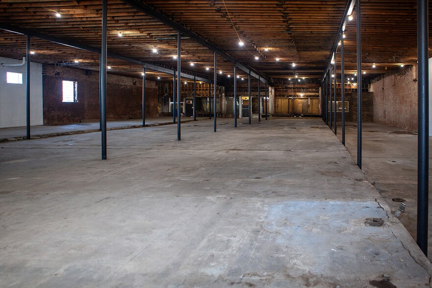 More Photos Of 3222-3228 Troost Ave, Kansas City Storefront For Sale