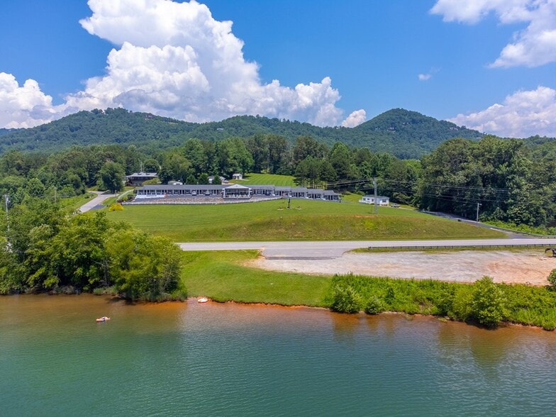 More Photos Of 40 Chatuge Ln, Hayesville Hotel For Sale