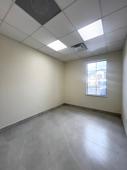More Photos Of 1300 City View Ctr, Oviedo Office For Lease