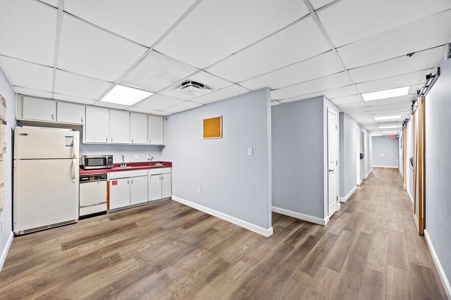 More Photos Of 6266 W St, Pensacola Office For Sale