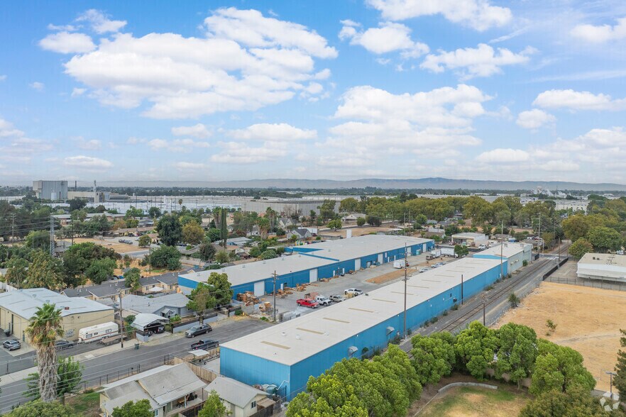 More Photos Of 236 S Santa Cruz Ave, Modesto Warehouse For Lease