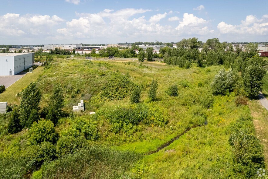 More Photos Of 3665 Av Grandes Tourelles, Boisbriand Office For Lease