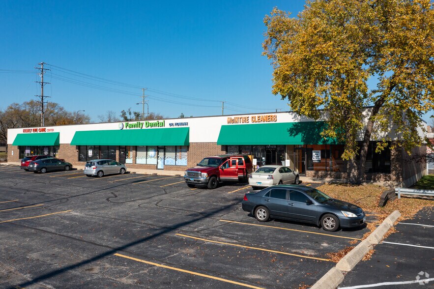 More Photos Of 2-12 E Devon Ave, Elk Grove Village General Retail For Lease