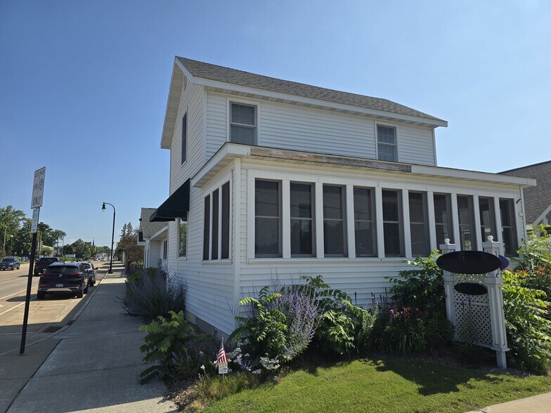 More Photos Of 115 W 6th St, Marshfield Storefront Retail Office For Sale