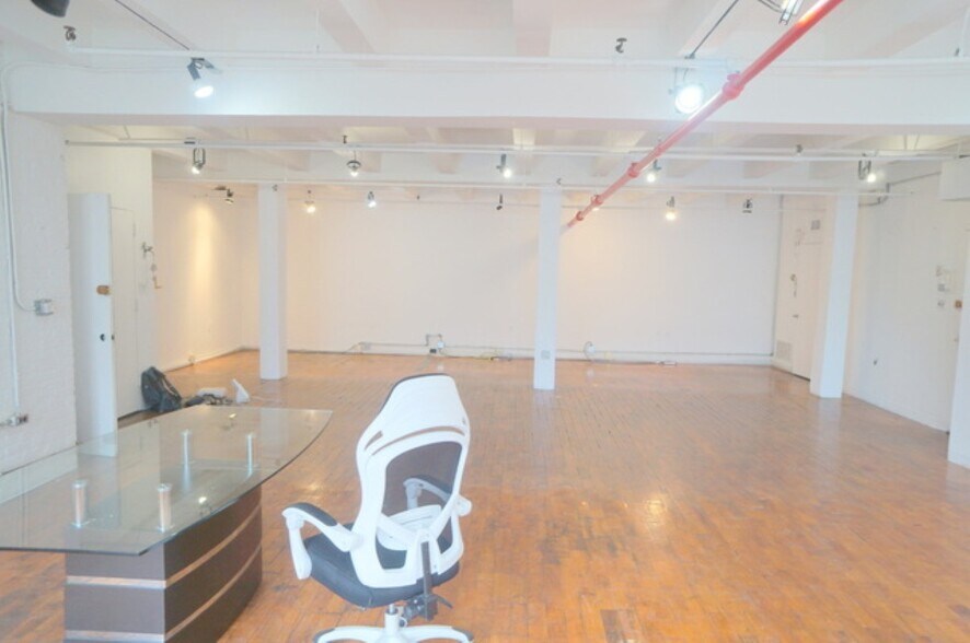 More Photos Of 30 Vandam St, New York Loft Creative Space For Lease