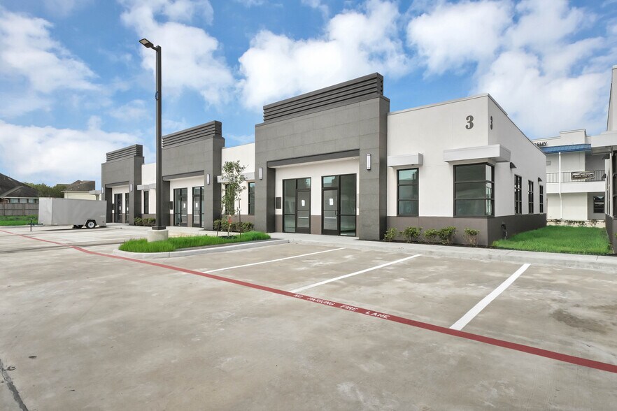 More Photos Of 12280 Broadway St, Pearland Office For Lease