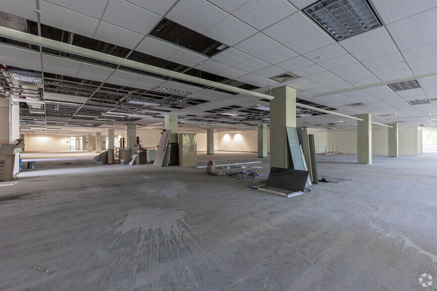 More Photos Of 645 W Grand River Ave, Howell Medical For Lease