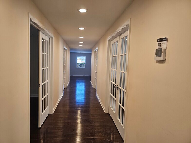 More Photos Of 27 S Royal Ave, Front Royal Medical For Lease