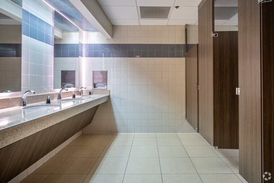 More Photos Of 101 E Old Settlers Blvd, Round Rock Medical For Lease