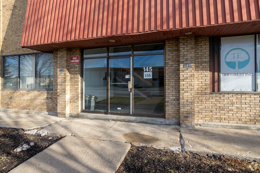 More Photos Of 127-155 Montée de Liesse, Montréal Warehouse For Lease