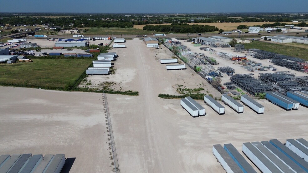 More Photos Of 8100 I-45, Palmer Land For Lease