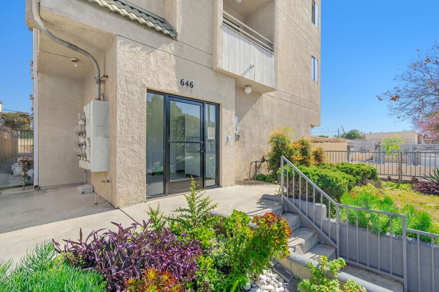 More Photos Of 646 N Madison Ave, Los Angeles Apartments For Sale