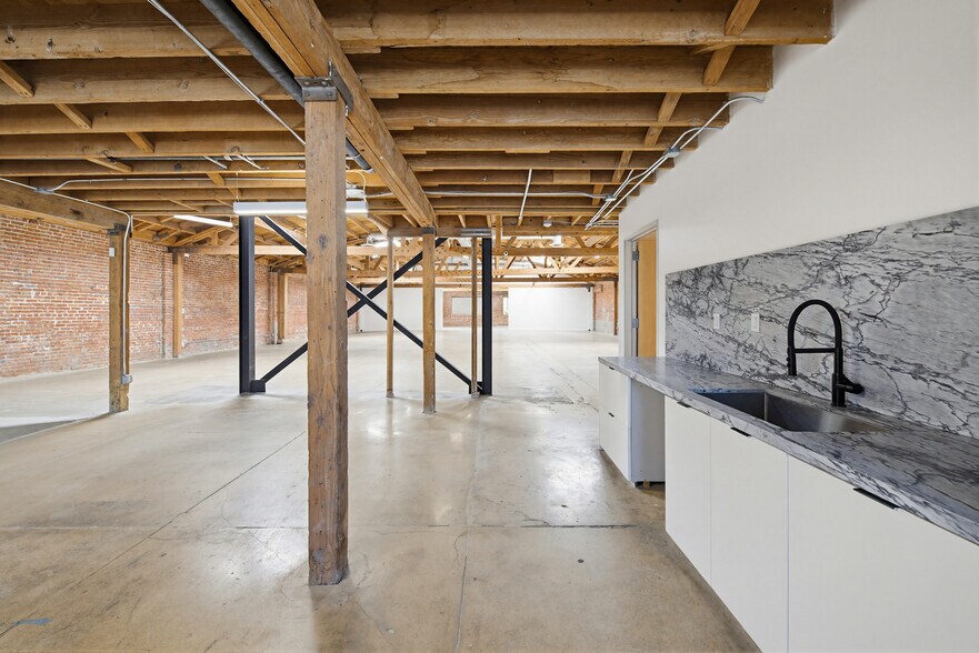 More Photos Of 2210 W Temple St, Los Angeles Showroom For Sale