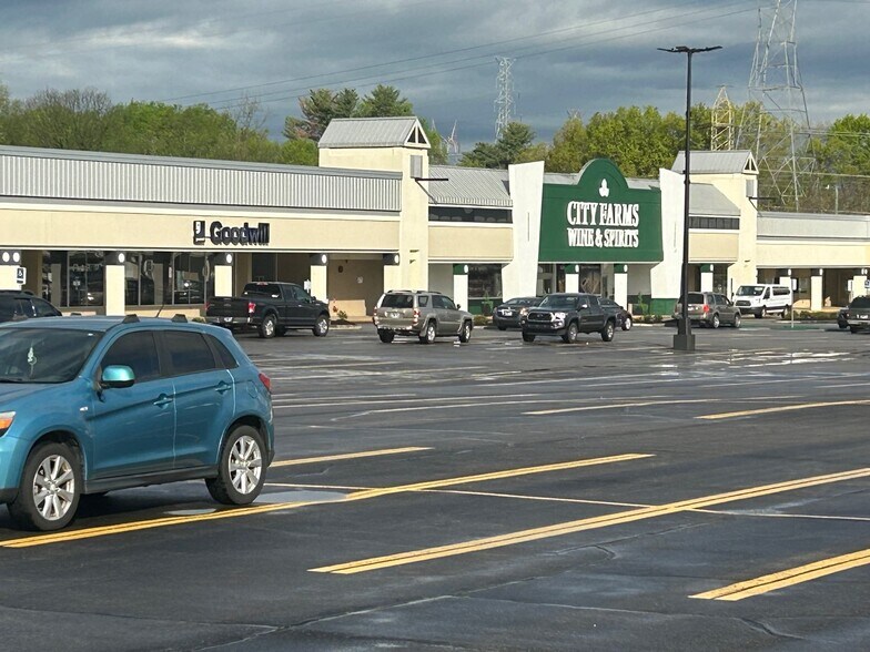 More Photos Of 126-256 S Calderwood St, Alcoa Unknown For Lease