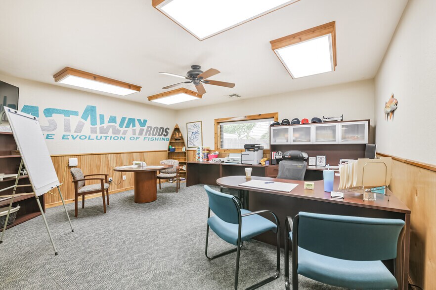 More Photos Of 7449 Wright Rd, Houston Manufacturing For Sale