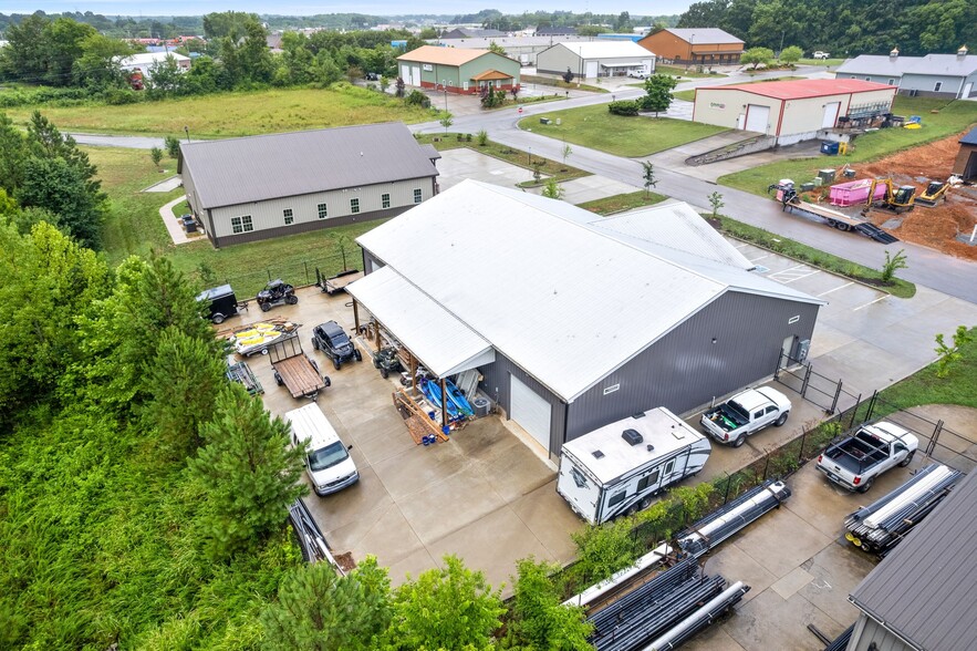 More Photos Of 1811 Mercantile Dr, Clarksville Light Distribution For Lease