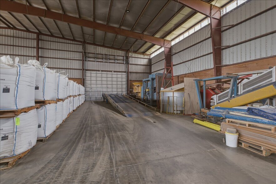 More Photos Of 6011 Grinde Ln NE, Silverton Flex For Lease