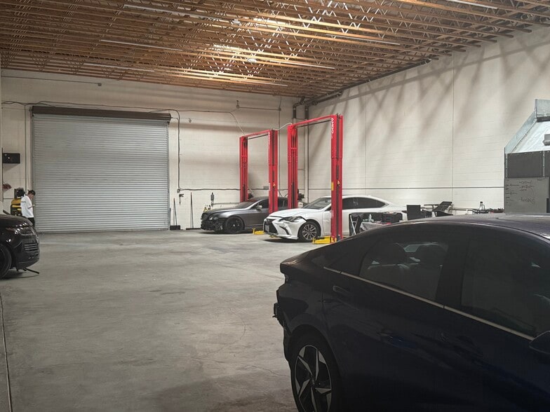 More Photos Of 7626 Balboa Blvd, Van Nuys Warehouse For Lease