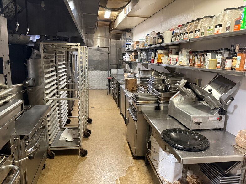 More Photos Of 1025 N Sherman Ave, Madison Freestanding For Lease