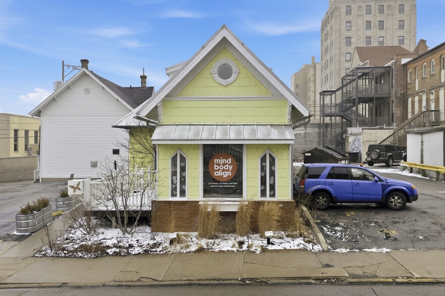 More Photos Of 20 N Mulberry St, Mansfield Office For Sale