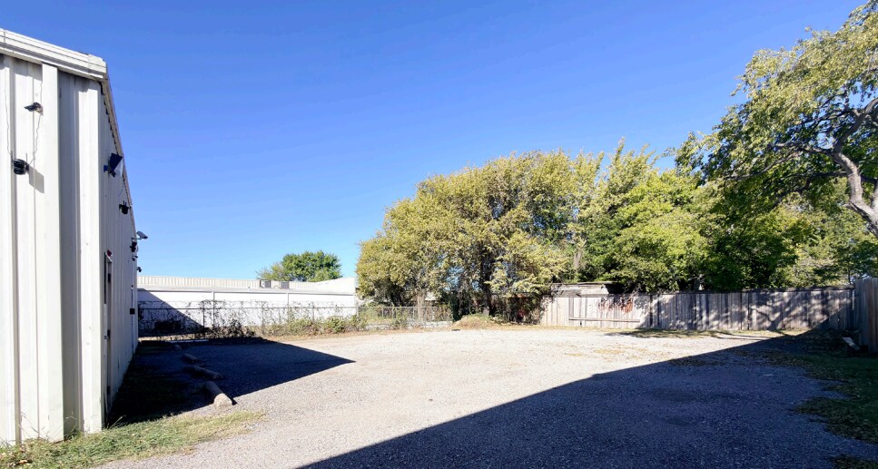 More Photos Of 2245 Royal Ln, Dallas Warehouse For Lease