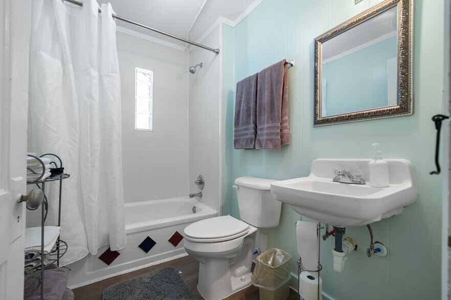 More Photos Of 741 Park Ave, Hot Springs Hotel For Sale