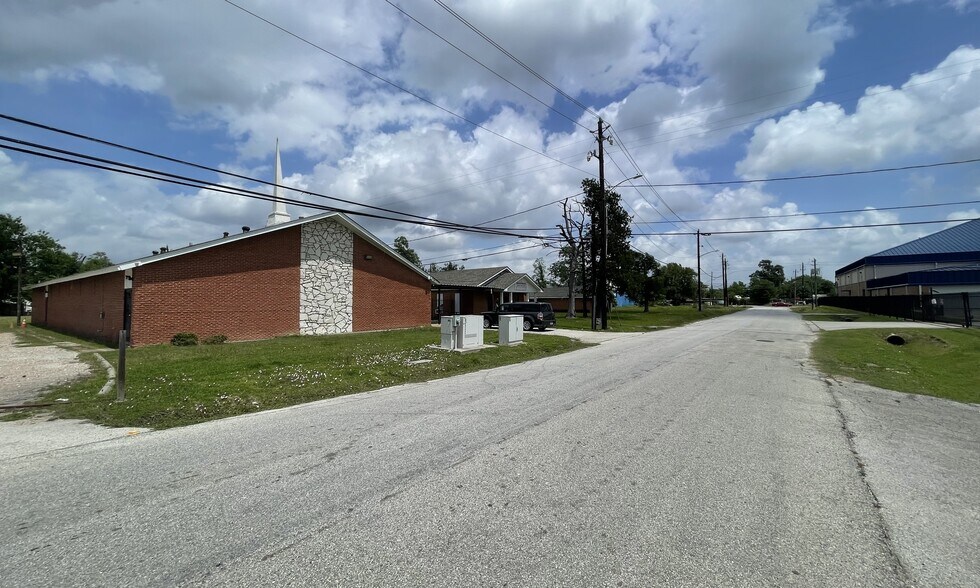 More Photos Of 8711 Surry St, Houston Land For Sale