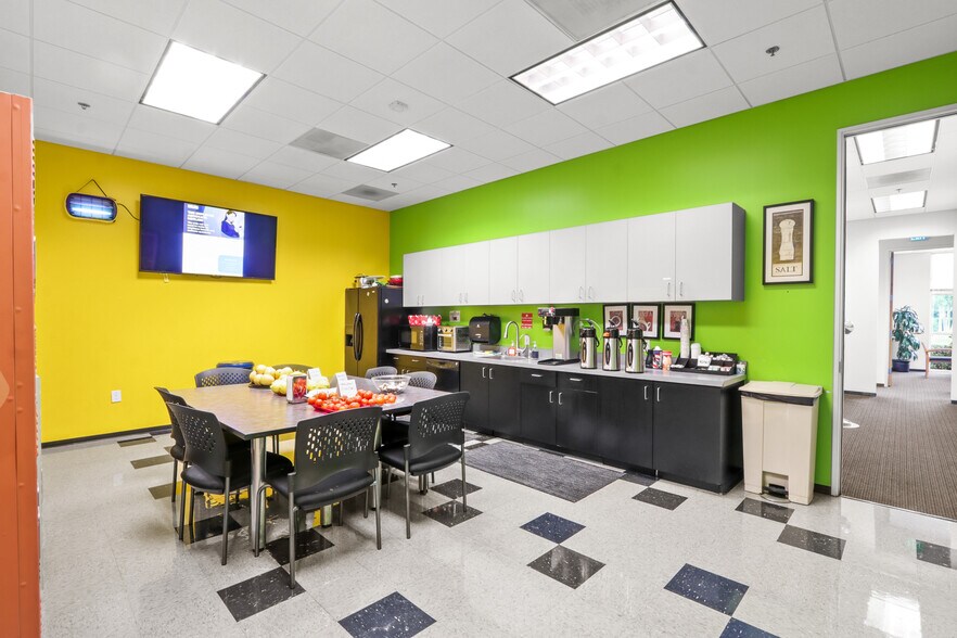 More Photos Of 50 Icon, Foothill Ranch Manufacturing For Lease