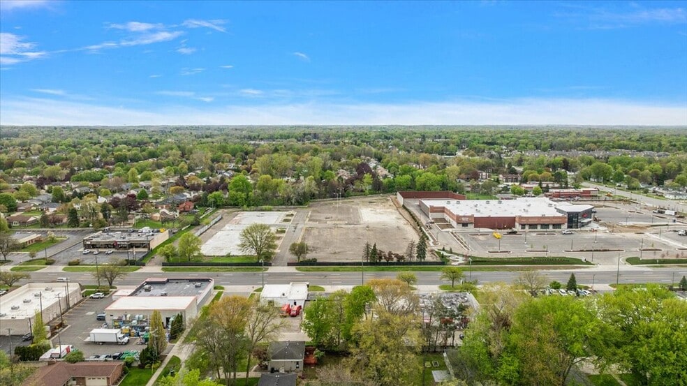 More Photos Of 33535-33537 7 Mile Rd, Livonia Freestanding For Lease