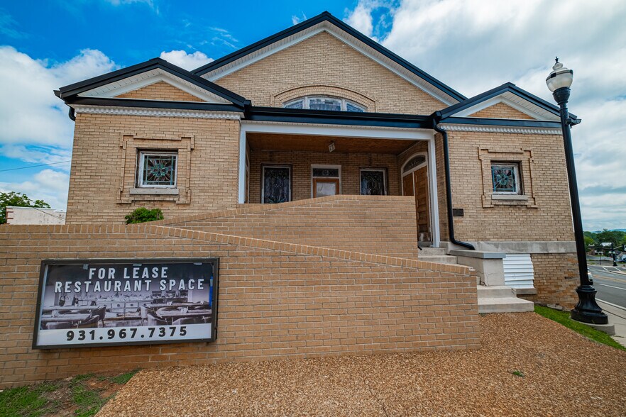 Primary Photo Of 117 1st Ave NE, Winchester General Retail For Sale
