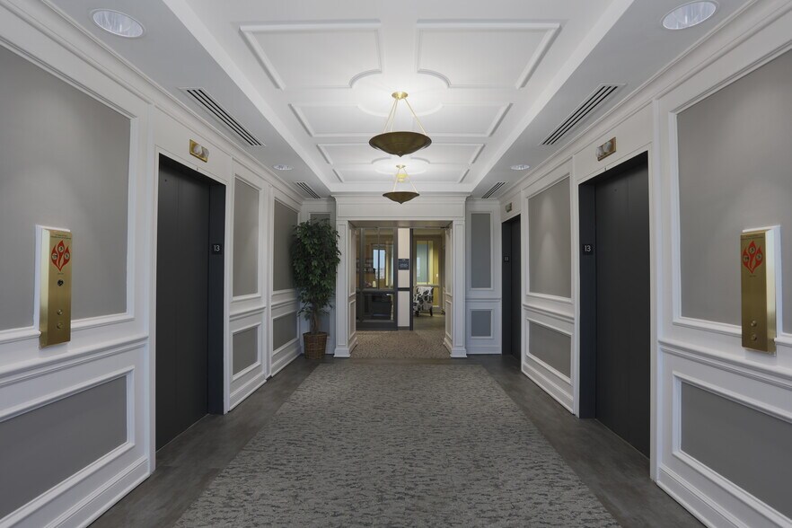 More Photos Of 201 E Main Dr, El Paso Office For Lease