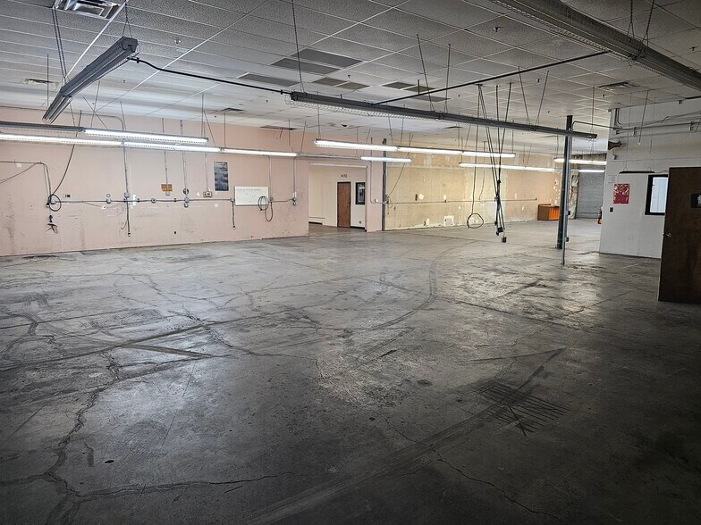 More Photos Of 2908 S Highland Dr, Las Vegas Warehouse For Lease