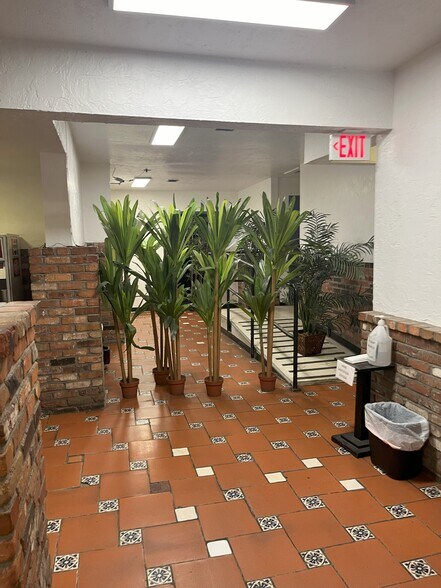 More Photos Of 4595 S Santa Fe Dr, Englewood Freestanding For Sale