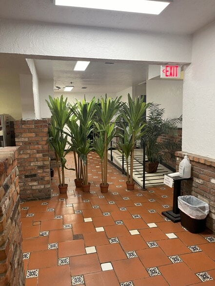 More Photos Of 4595 S Santa Fe Dr, Englewood Freestanding For Sale