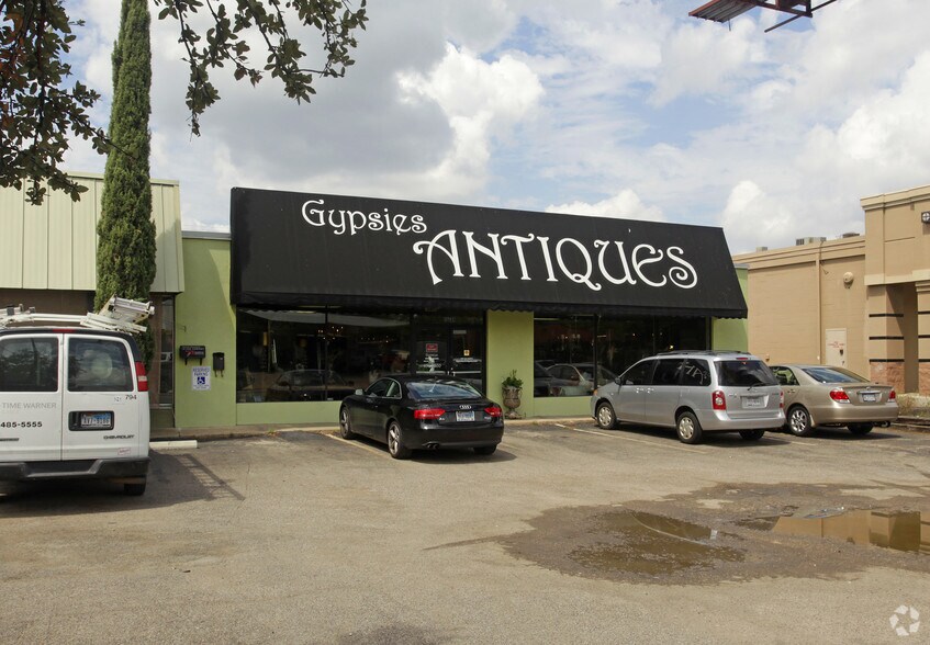 More Photos Of 5202 Burnet Rd, Austin Storefront For Lease