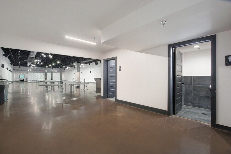 More Photos Of 6704 Harrisburg Blvd, Houston Freestanding For Lease