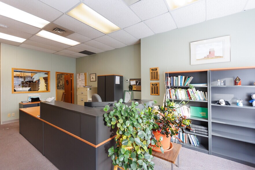 More Photos Of 4730A 50 St, Red Deer Storefront Retail Office For Lease