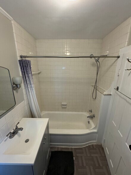 More Photos Of 17-19 W Delaware Ave, Pennington Apartments For Sale