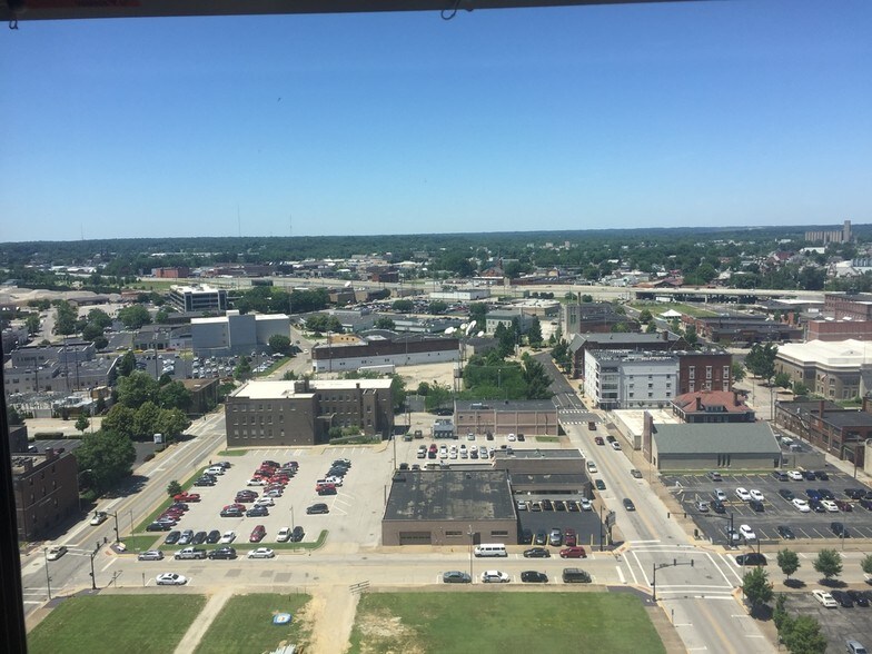 More Photos Of 16-20 NW 3rd St, Evansville Office For Lease
