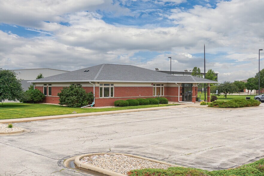 More Photos Of 407 Detroit Ave, Bloomington Office For Sale