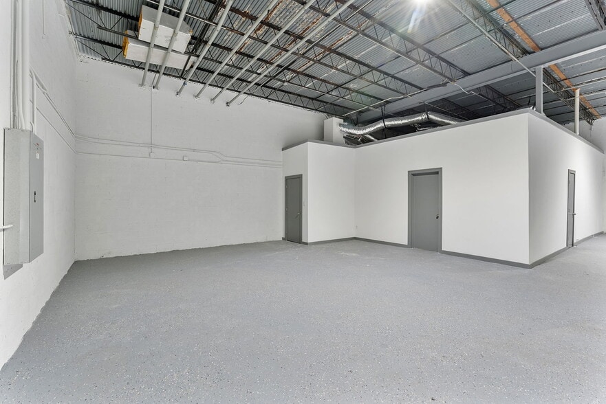 More Photos Of 2240 SW 34th St, Fort Lauderdale Warehouse For Lease