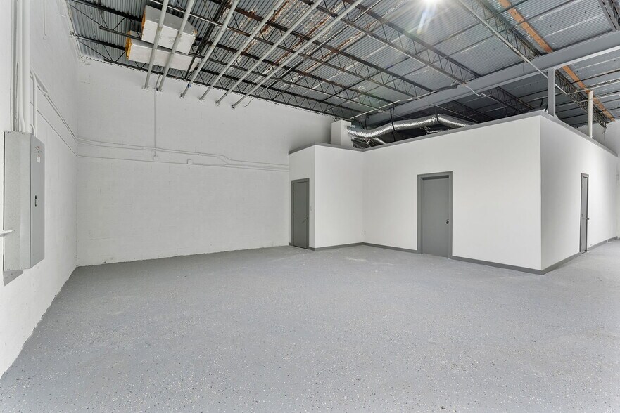 More Photos Of 2240 SW 34th St, Fort Lauderdale Warehouse For Sale