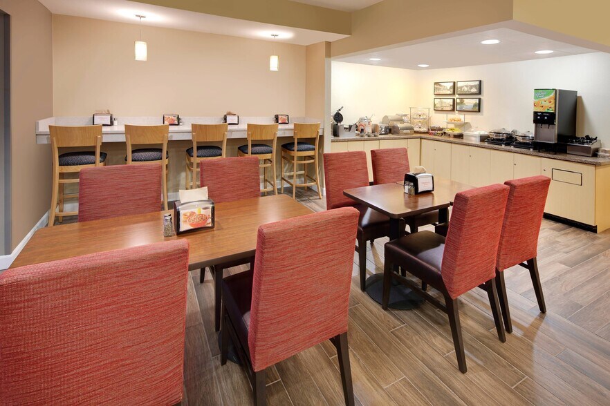 More Photos Of 3100 SE 14th St, Bentonville Hotel For Sale
