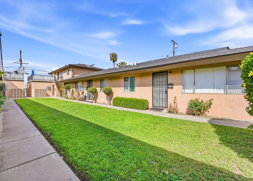More Photos Of 311-315 S Kroeger St, Anaheim Apartments For Sale