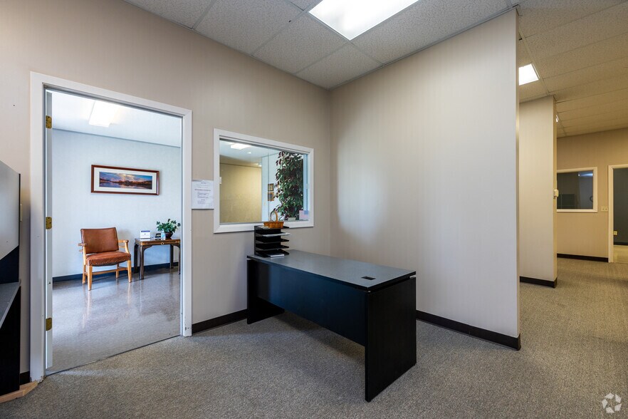 More Photos Of 601 E Marshall St, Sweet Springs Flex For Sale