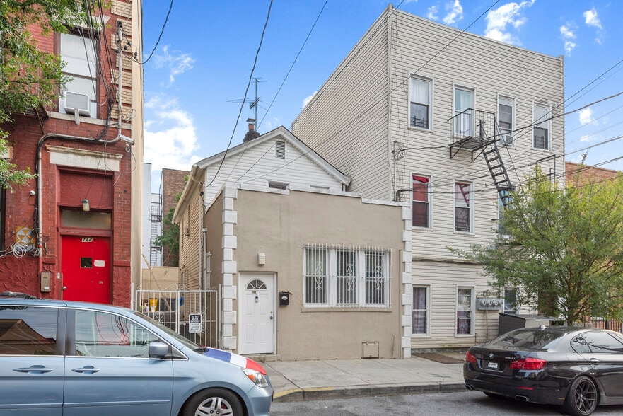 More Photos Of 742 E 214th St, Bronx Land For Sale