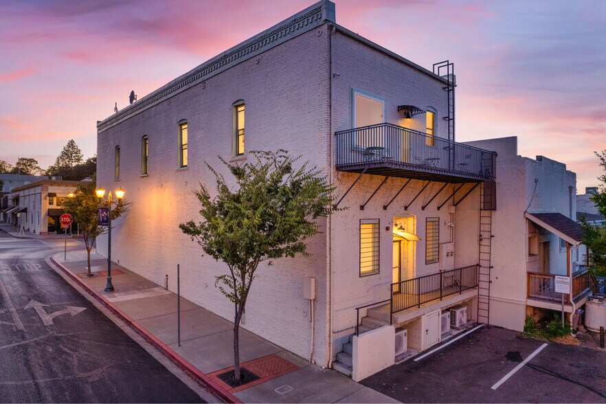 More Photos Of 302 N Main St, Lakeport Storefront For Sale