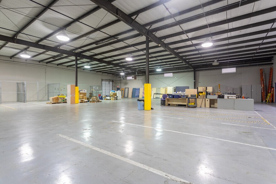 More Photos Of 10731 Gulfdale St, San Antonio Distribution For Sale