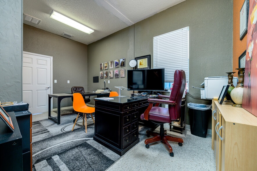 More Photos Of 6800-6810 Mariner Blvd, Spring Hill Office For Sale