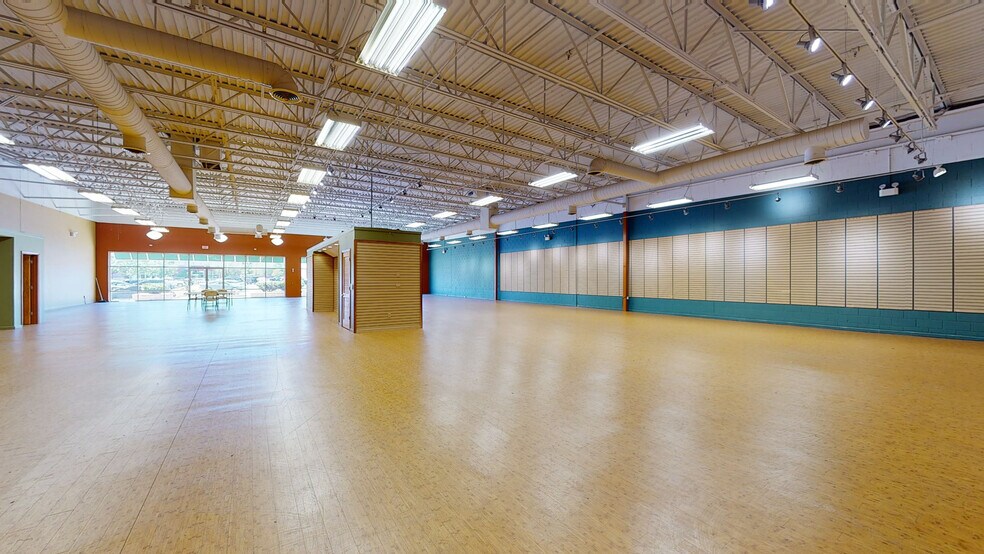 More Photos Of 4600 Shelbyville Rd, Louisville Unknown For Lease